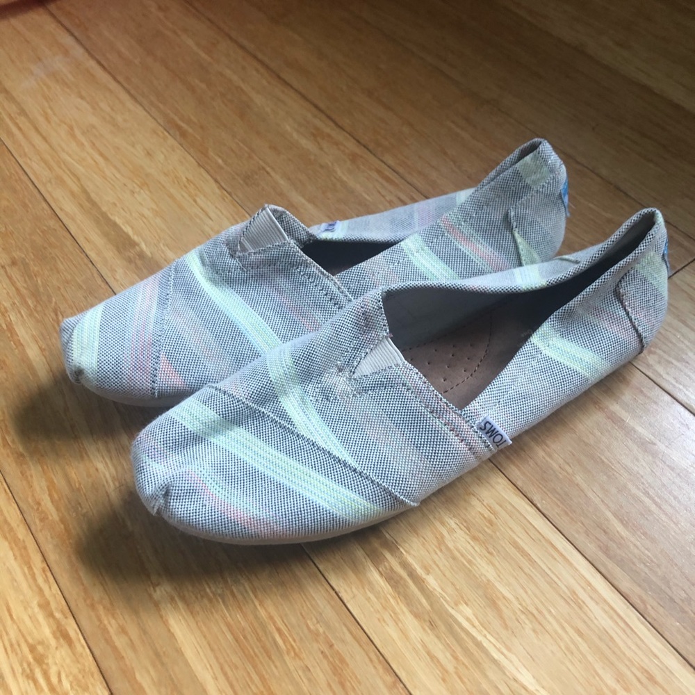 Women’s striped Toms
